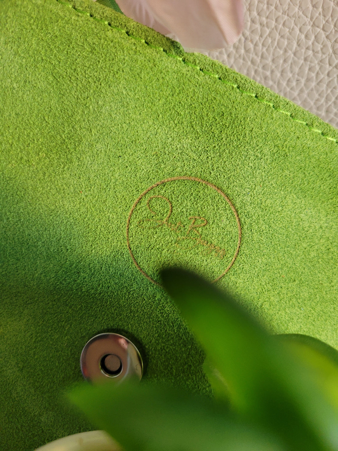 Exploring Popular Handbag Brands in the UK: A Journey from Renowned Labels to JustBagzz
